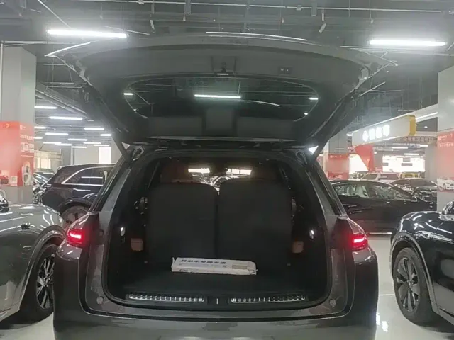 Li Auto L8 — Фото автомобиля 18