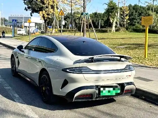 Xiaomi SU7 — Фото автомобиля 7