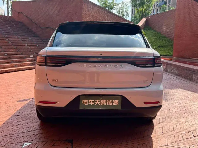 Leapmotor C11 — Фото автомобиля 8