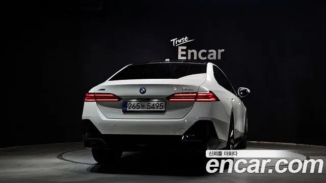 BMW 5-Series 5 серия (G60) 530i xDrive M Sport — Фото автомобиля 4