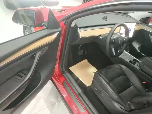 Tesla Model Y — Фото автомобиля 15