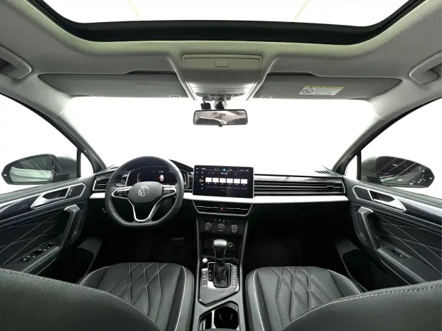 Volkswagen Tiguan L — Фото автомобиля 9