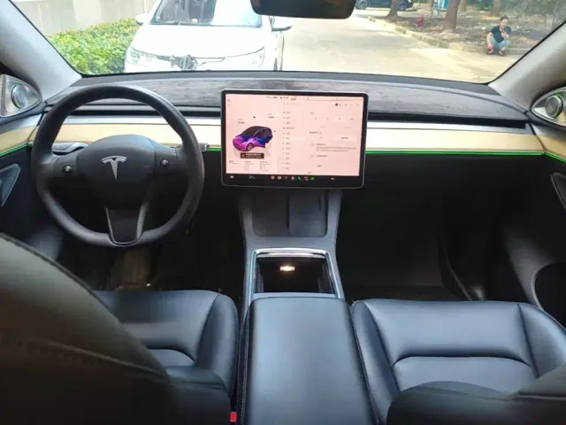 Tesla Model Y — Фото автомобиля 9
