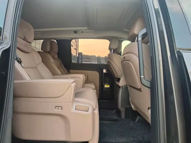 Li Auto MEGA — Фото автомобиля 11