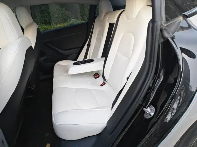 Tesla Model 3 — Фото автомобиля 13