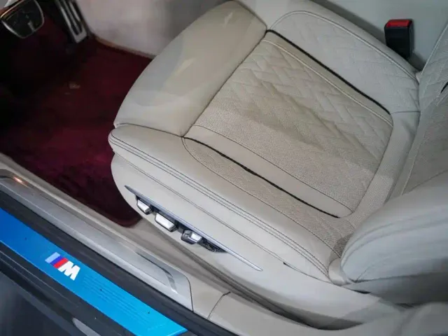 BMW 7 Series — Фото автомобиля 10