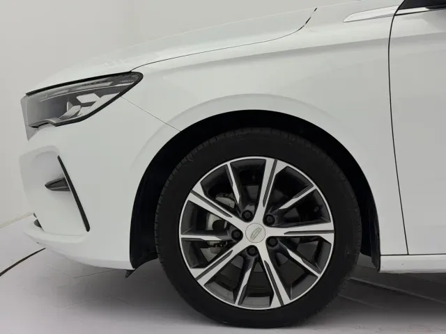 Geely Emgrand — Фото автомобиля 20