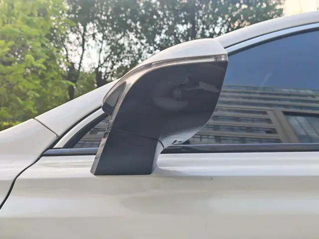 Roewe RX5 eMAX — Фото автомобиля 6