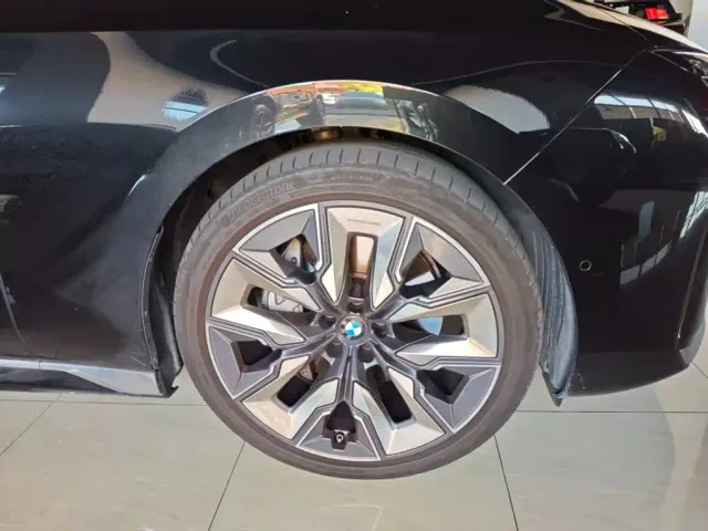 BMW 7 Series — Фото автомобиля 3