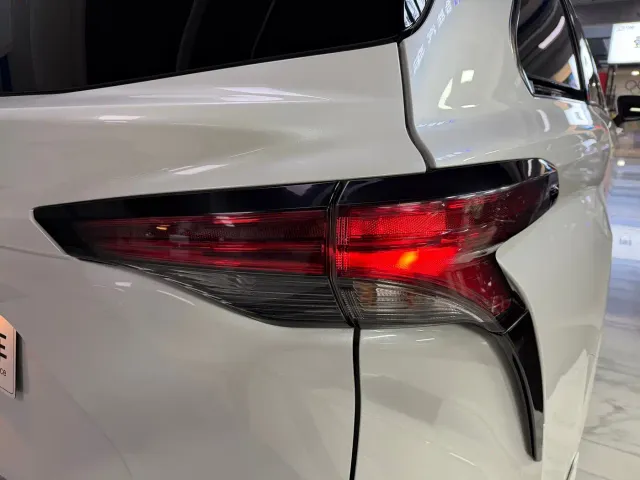 Toyota Granvia — Фото автомобиля 12