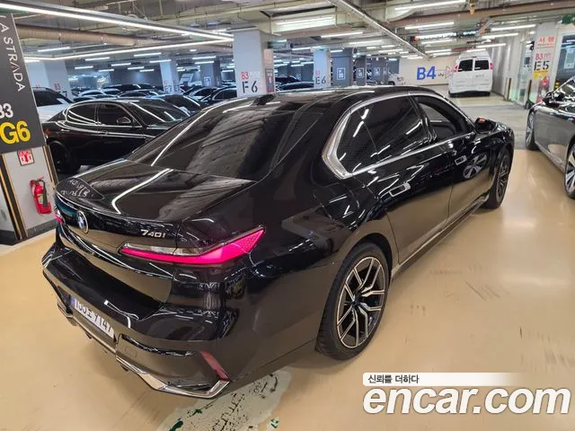 BMW 7-Series 7 серия (G70) 740i xDrive M Sport — Фото автомобиля 14
