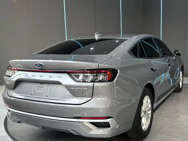 Ford Mondeo — Фото автомобиля 6
