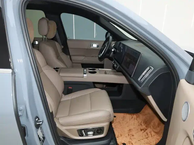 Li Auto L8 — Фото автомобиля 20