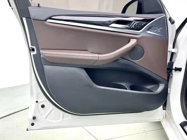 BMW BMW iX3 2024 Leading Edition — Фото автомобиля 12