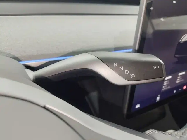 Tesla Model Y — Фото автомобиля 13