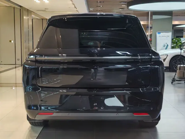 Li Auto L8 — Фото автомобиля 6