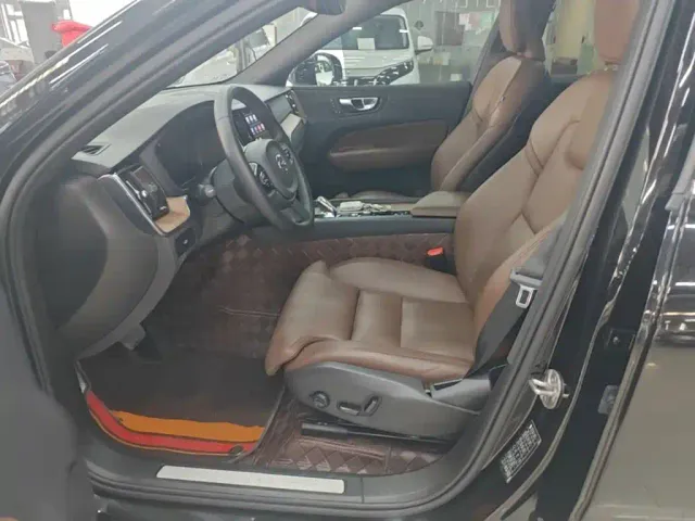 Volvo XC60 — Фото автомобиля 14