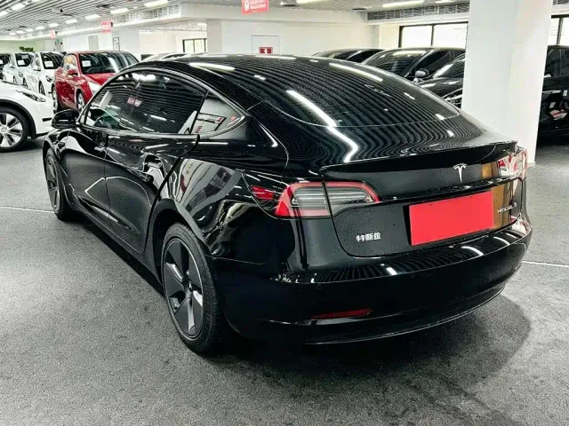 Tesla Model 3 — Фото автомобиля 6