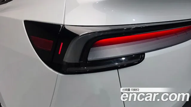 Tesla Model Y — Фото автомобиля 7