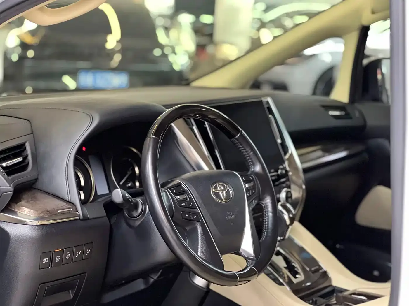 Toyota Alphard 2021 Hybrid 2.5L Premium — Фото автомобиля 15