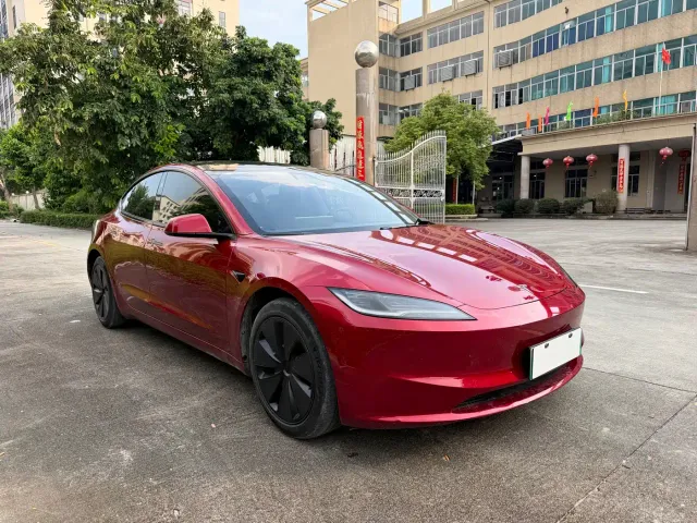 Tesla Model 3 — Фото автомобиля 3