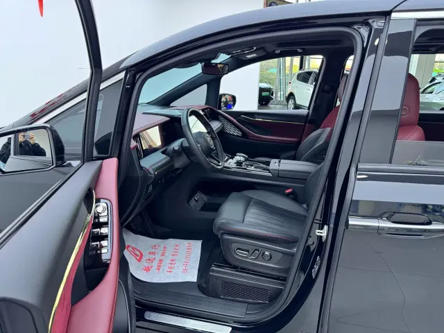 GAC Trumpchi M8 — Фото автомобиля 7