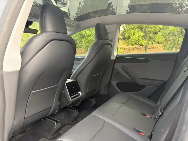 Tesla Model Y — Фото автомобиля 12