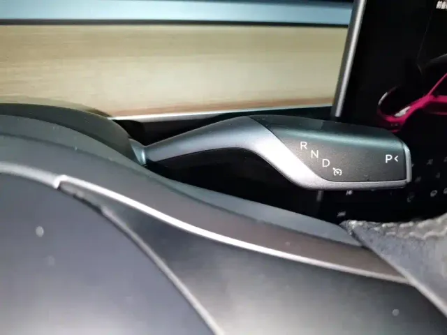 Tesla Model 3 — Фото автомобиля 13
