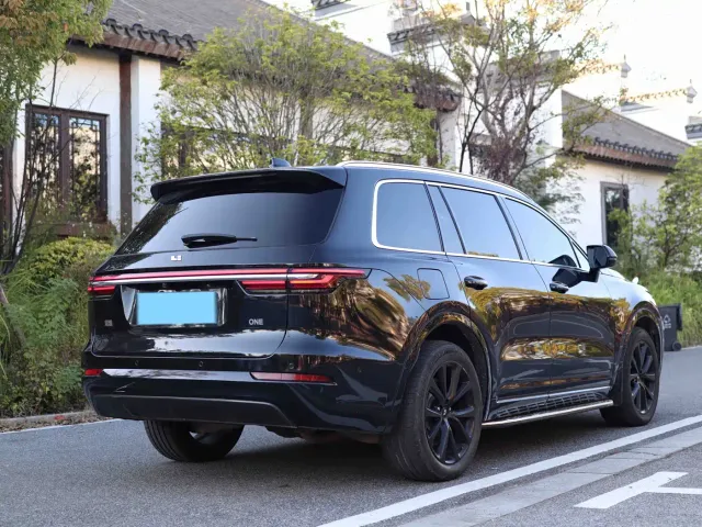 Li Auto ONE — Фото автомобиля 5