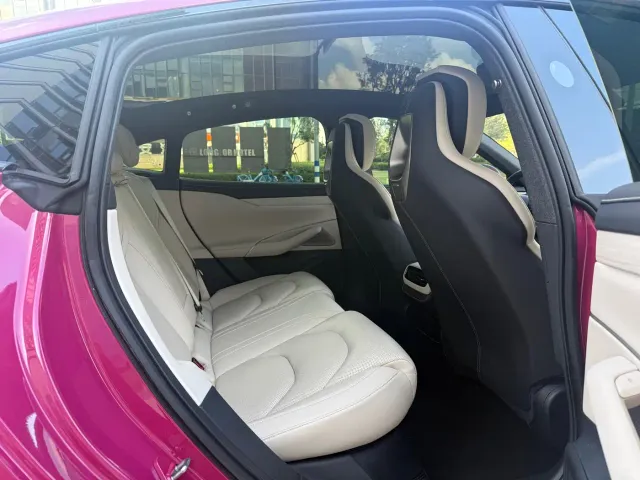 Xiaomi SU7 — Фото автомобиля 8