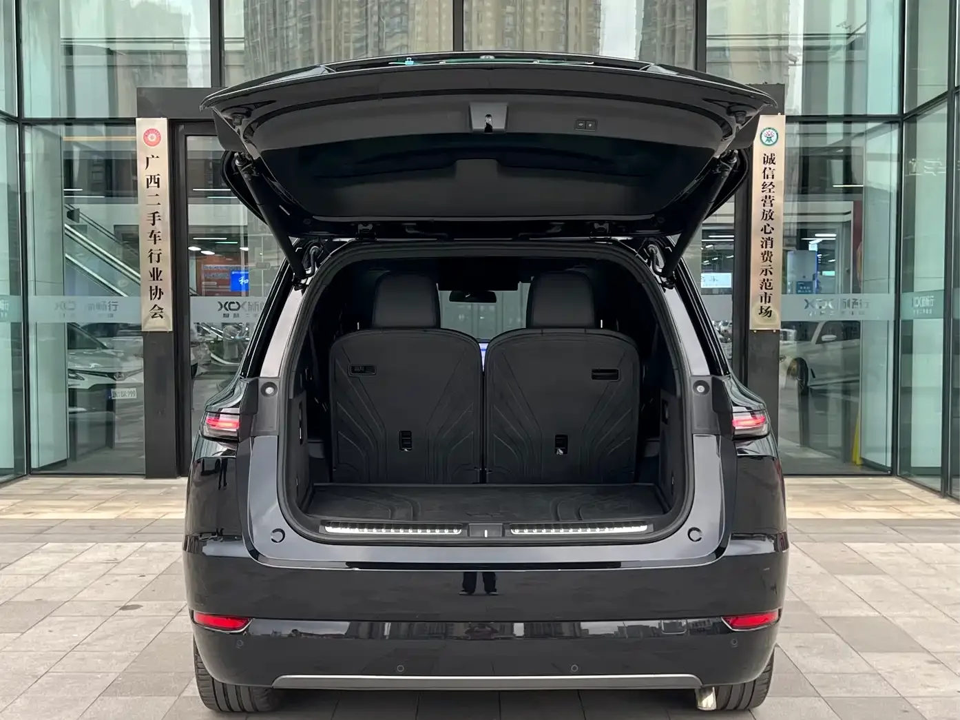 Li Auto Li Xiang L9 2024 Model Ultra — Фото автомобиля 17