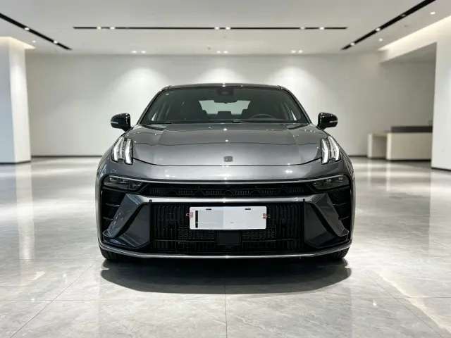 Lynk & Co 03 — Фото автомобиля 3