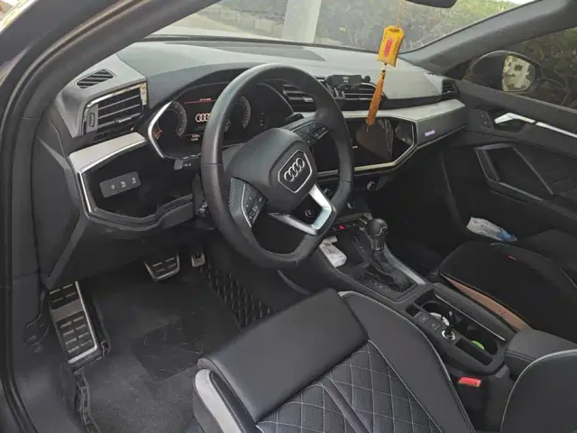 Audi Q3 — Фото автомобиля 12