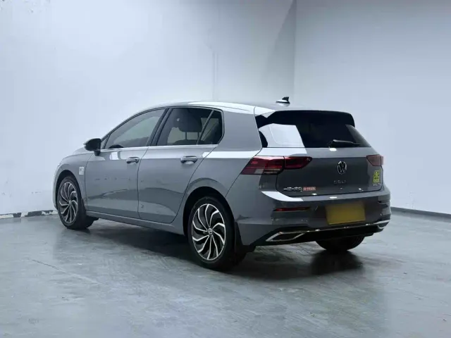 Volkswagen Golf — Фото автомобиля 4