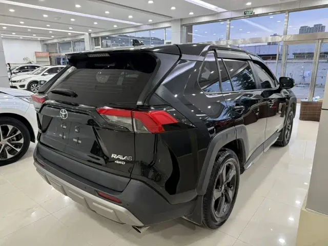 Toyota RAV4 — Фото автомобиля 9