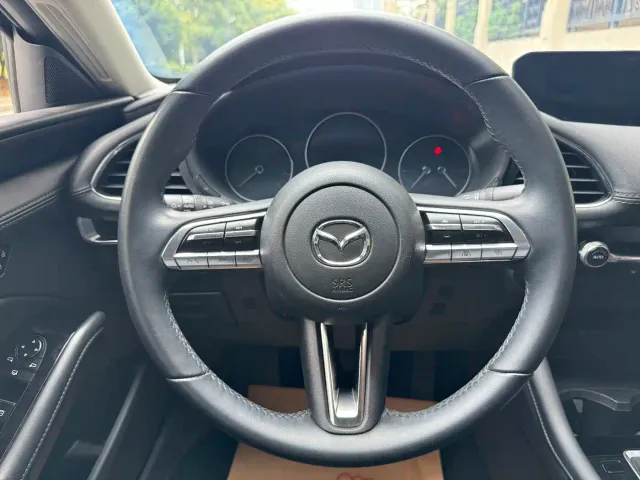Mazda Axela — Фото автомобиля 13