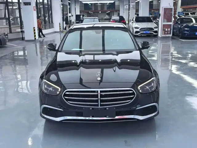 Mercedes-Benz E-Class — Фото автомобиля 2