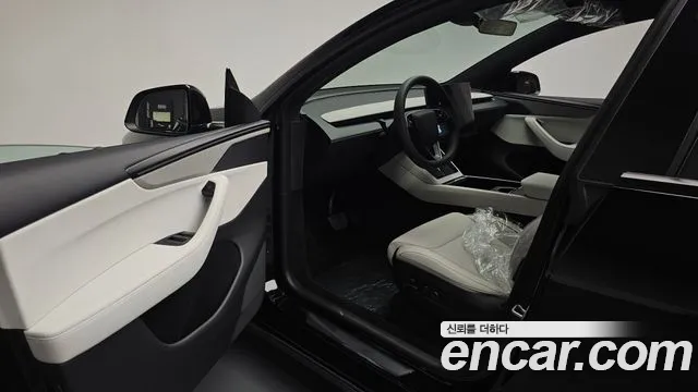Tesla Model Y — Фото автомобиля 9