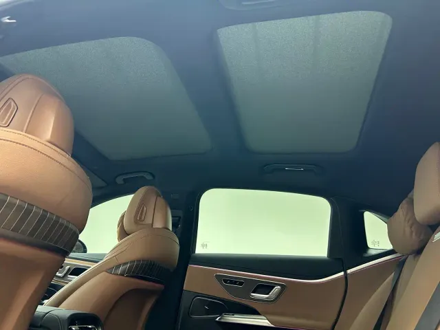 Mercedes-Benz E-Class — Фото автомобиля 12