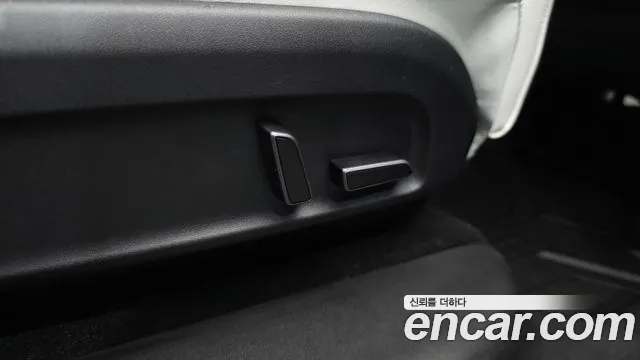 Tesla Model Y — Фото автомобиля 27