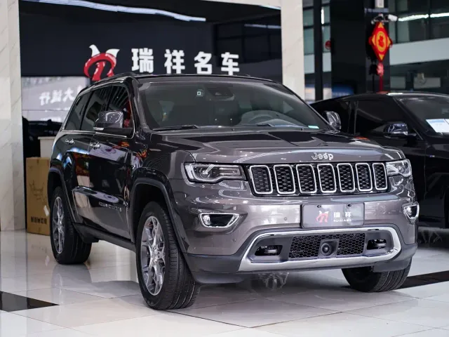 Jeep Grand Cherokee — Фото автомобиля 18