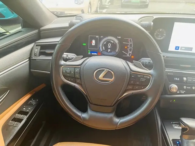 Lexus ES — Фото автомобиля 6