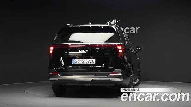 Kia Carnival Generation 4 — Фото автомобиля 4