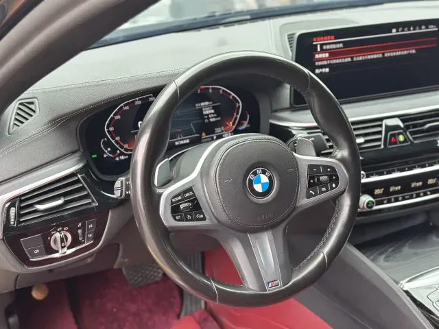 BMW 5 Series — Фото автомобиля 6