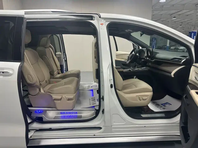 Toyota Granvia — Фото автомобиля 13