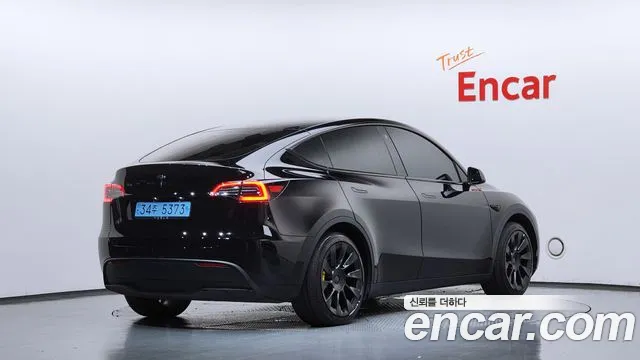 Tesla Model Y — Фото автомобиля 2