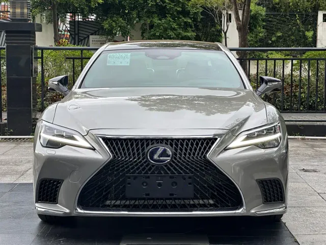 Lexus LS — Фото автомобиля 2