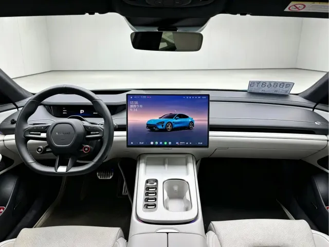 Xiaomi SU7 — Фото автомобиля 13