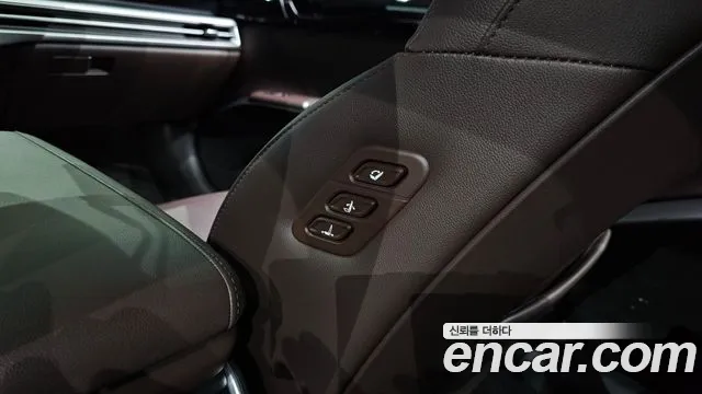 Hyundai Grandeur Grandeur (GN7) 2.5 Бензин 2WD — Фото автомобиля 16