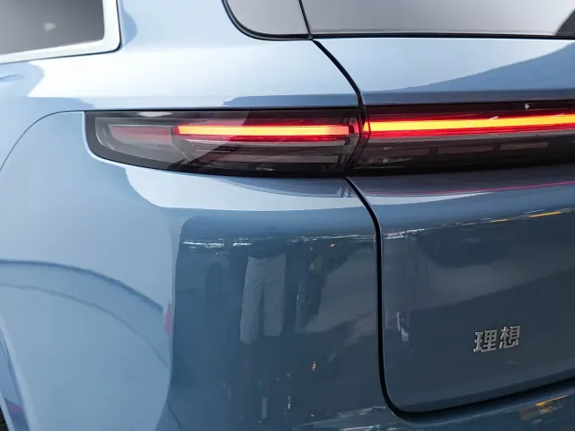 Li Auto L8 — Фото автомобиля 16